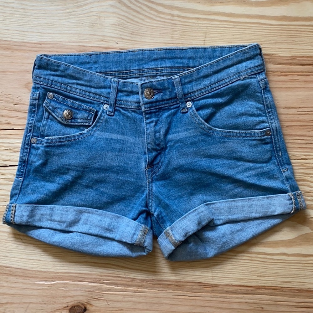 Barely worn low waist cuffed shorts size 6 ✨💫🌟